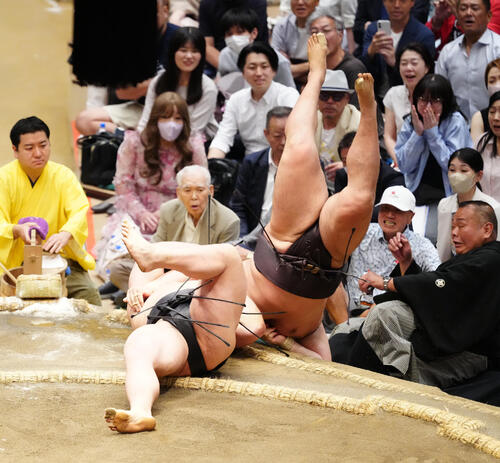 [Video] Ouch… Kirishima bleeds from his forehead; despite his victory ...