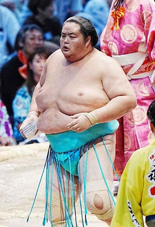 Kotozakura Escapes Kadoban Status on Day 13 by Defeating Shishi